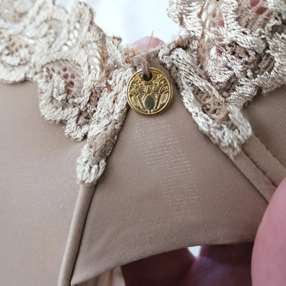 Natori Nude Beige Bra with Lace Trim and Straps Accent 34DD - Picture 9 of 15